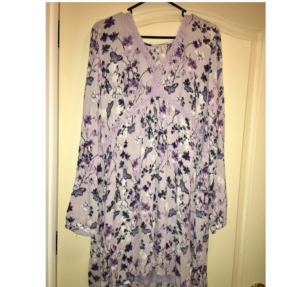 Beautiful floral dress!